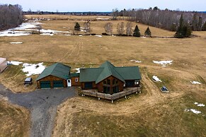 Family-friendly Troy Getaway With Furnished Deck!