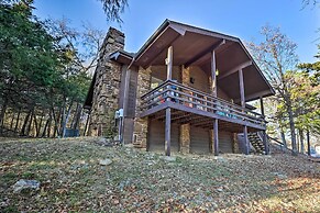 Cozy Holiday Island Home: Hot Tub + Chiminea!