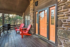 Cozy Holiday Island Home: Hot Tub + Chiminea!