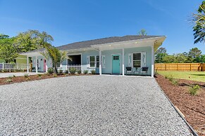 Charming Ocean Isle Beach Home ~ 1 Mi to Beach!