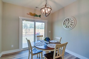 Charming Ocean Isle Beach Home ~ 1 Mi to Beach!