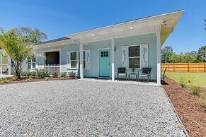 Charming Ocean Isle Beach Home ~ 1 Mi to Beach!