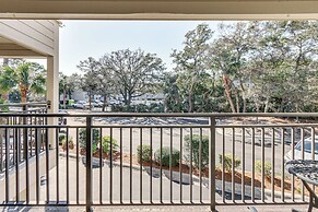 Pool & Beach Access: Hilton Head Coastal Condo