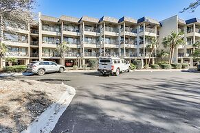 Pool & Beach Access: Hilton Head Coastal Condo