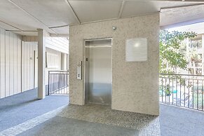 Pool & Beach Access: Hilton Head Coastal Condo