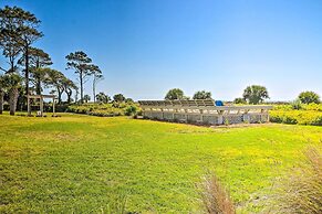 Pool & Beach Access: Hilton Head Coastal Condo