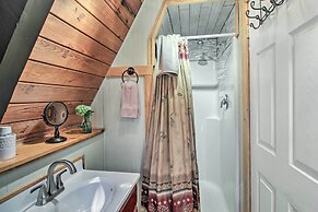 A-frame Cabin w/ Deck & Grill in Pinetop!