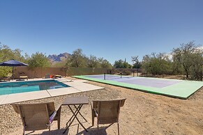 Oro Valley Retreat w/ Pool, Spa & Rooftop Views!