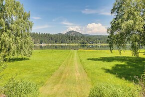 Newport Riverfront Home w/ Deck + Fire Pit!