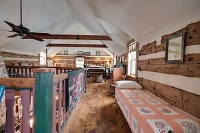 Cabin Vacation Rental ~ 8 Mi to Penn State!