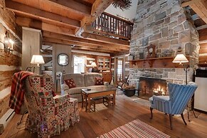 Cabin Vacation Rental ~ 8 Mi to Penn State!