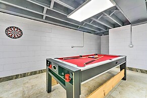 Dearborn Heights Home ~ 16 Mi to Downtown Detroit!