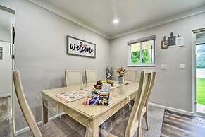 Dearborn Heights Home ~ 16 Mi to Downtown Detroit!