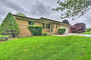 Dearborn Heights Home ~ 16 Mi to Downtown Detroit!