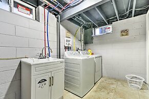 Dearborn Heights Home ~ 16 Mi to Downtown Detroit!