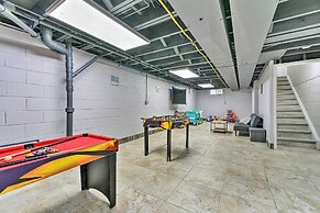 Dearborn Heights Home ~ 16 Mi to Downtown Detroit!