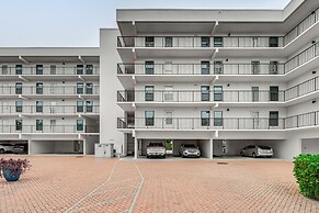 Beachy Marco Island Condo With Resort Amenities!