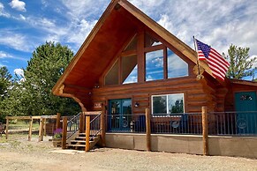 Chic Fairplay Cabin With Deck & Mountain Views!