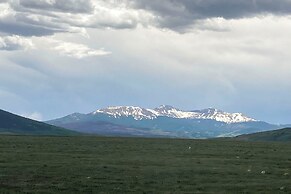 Chic Fairplay Cabin With Deck & Mountain Views!