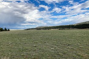 Chic Fairplay Cabin With Deck & Mountain Views!