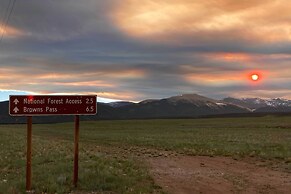 Chic Fairplay Cabin With Deck & Mountain Views!