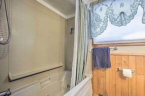 Cozy White Pine Home - 10 Mi to Porcupine Mtn