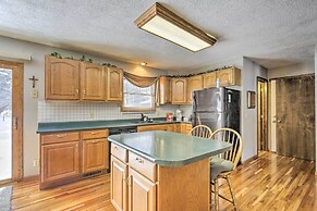 Cozy White Pine Home - 10 Mi to Porcupine Mtn