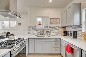 Socal Escape w/ Hot Tub, 5 Mi to Universal Studios