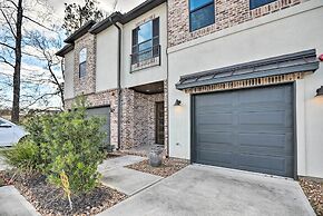 Elegant Lake Conroe Townhome w/ Boat Slip!
