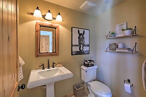 Near Golfing: Munds Park Cabin w/ Deck!