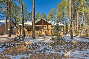 Spacious Pinetop Country Club Cabin w/ Deck!