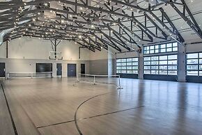 5 Mi to Bethany Beach: Chic Home w/ Grill!