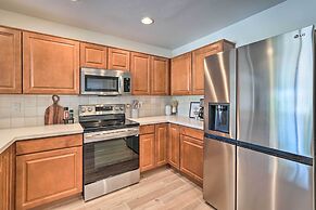 Private Pool, Gas Grill: Chic Glendale Home!