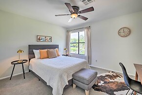 Private Pool, Gas Grill: Chic Glendale Home!