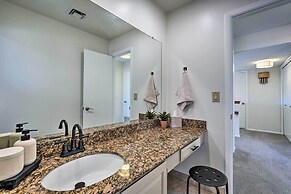 Private Pool, Gas Grill: Chic Glendale Home!