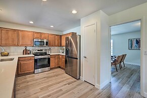 Private Pool, Gas Grill: Chic Glendale Home!