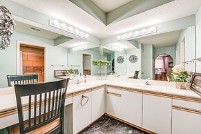 Branson Condo in Holiday Hills Resort & Golf Club!