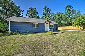 Prudenville Retreat w/ Yard ~ 1 Mi to Lake!