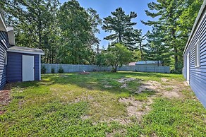 Prudenville Retreat w/ Yard ~ 1 Mi to Lake!