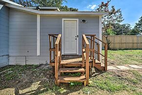 1 Mi to Uta: Arlington Elm Cottage w/ Fenced Yard