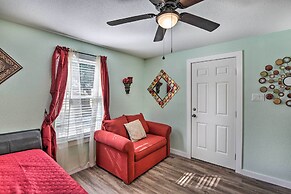 1 Mi to Uta: Arlington Elm Cottage w/ Fenced Yard