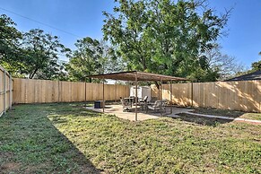 1 Mi to Uta: Arlington Elm Cottage w/ Fenced Yard