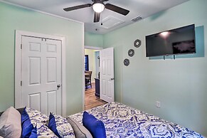 1 Mi to Uta: Arlington Elm Cottage w/ Fenced Yard