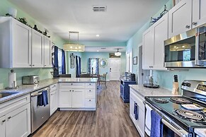 1 Mi to Uta: Arlington Elm Cottage w/ Fenced Yard