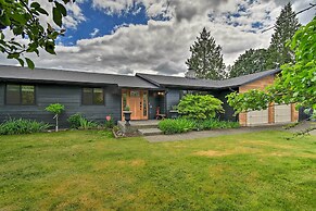 Stylish Olympia Home w/ Private Boat Dock!