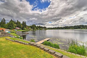 Stylish Olympia Home w/ Private Boat Dock!