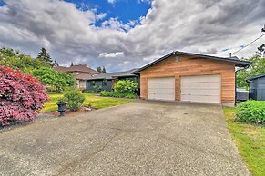 Stylish Olympia Home w/ Private Boat Dock!