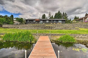 Stylish Olympia Home w/ Private Boat Dock!