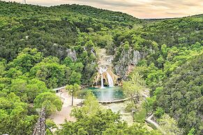 'cedar Falls Cabin 5': 1/2 Mile to Turner Falls