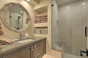 Updated & Modern House < 1 Mi to Dtwn Bentonville!